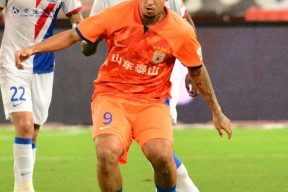 爱游戏体育 -深圳男篮训练开放日，今晨豪取连胜引欢呼，足总杯在即，赛程密集仍需轮换(广东宏远龙华热身赛回放)