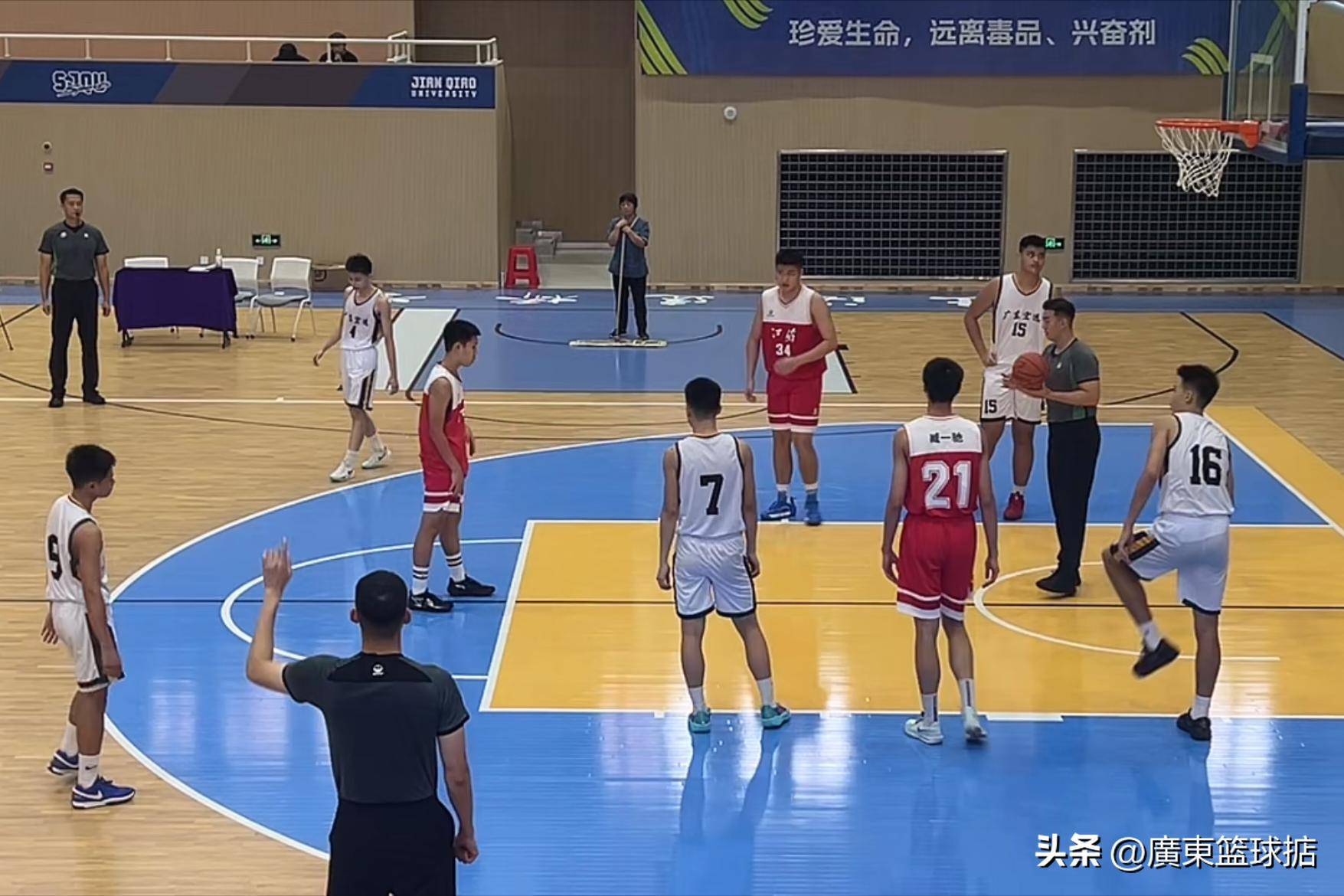 关于赛地聚焦——西甲冲刺阶段热度飙升;广东宏远手感冰凉;目标明确;资深球员宣示担当的信息 关于赛地聚焦——西甲冲刺阶段热度飙升;广东宏远手感冰凉;目标明确;资深球员宣示担当的信息