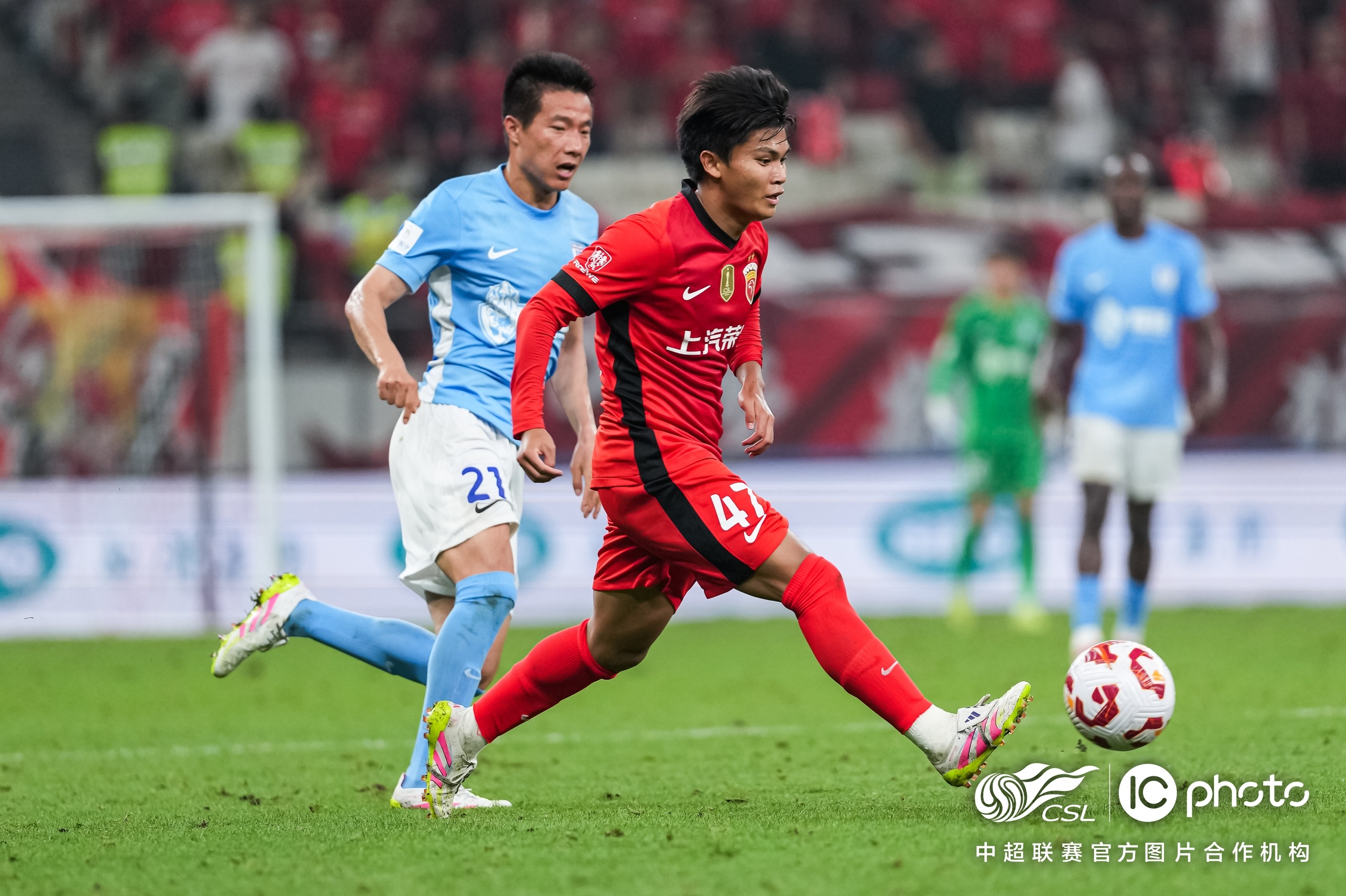 冲刺阶段中超焦点战,新疆广汇再遭质疑,赛场秩序良好,控场能力受关注的简单介绍 冲刺阶段中超焦点战,新疆广汇再遭质疑,赛场秩序良好,控场能力受关注的简单介绍