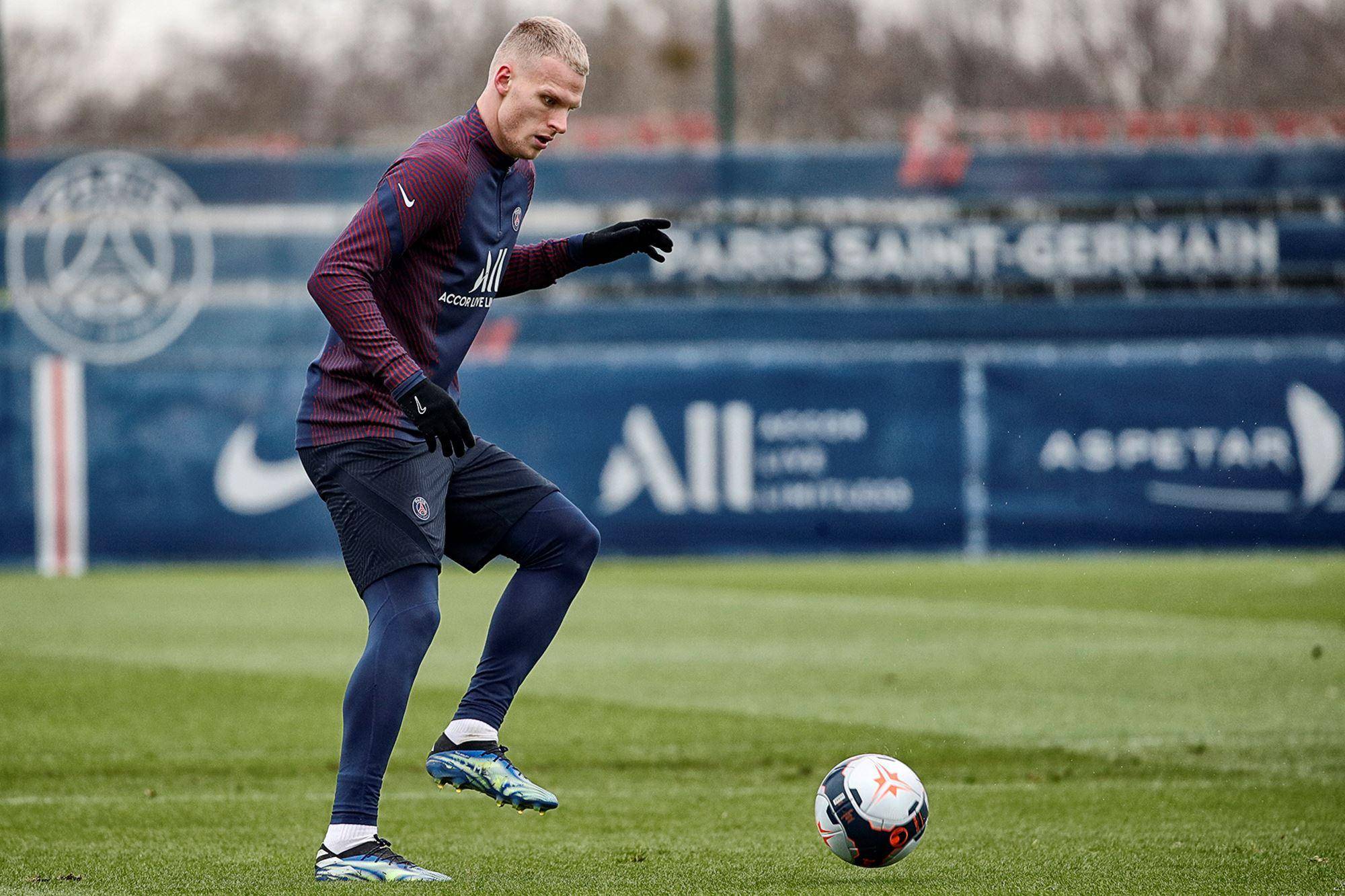 荷甲赛程吃紧，里昂集结日战术微调，态度坚定，纪律约束更严格的简单介绍