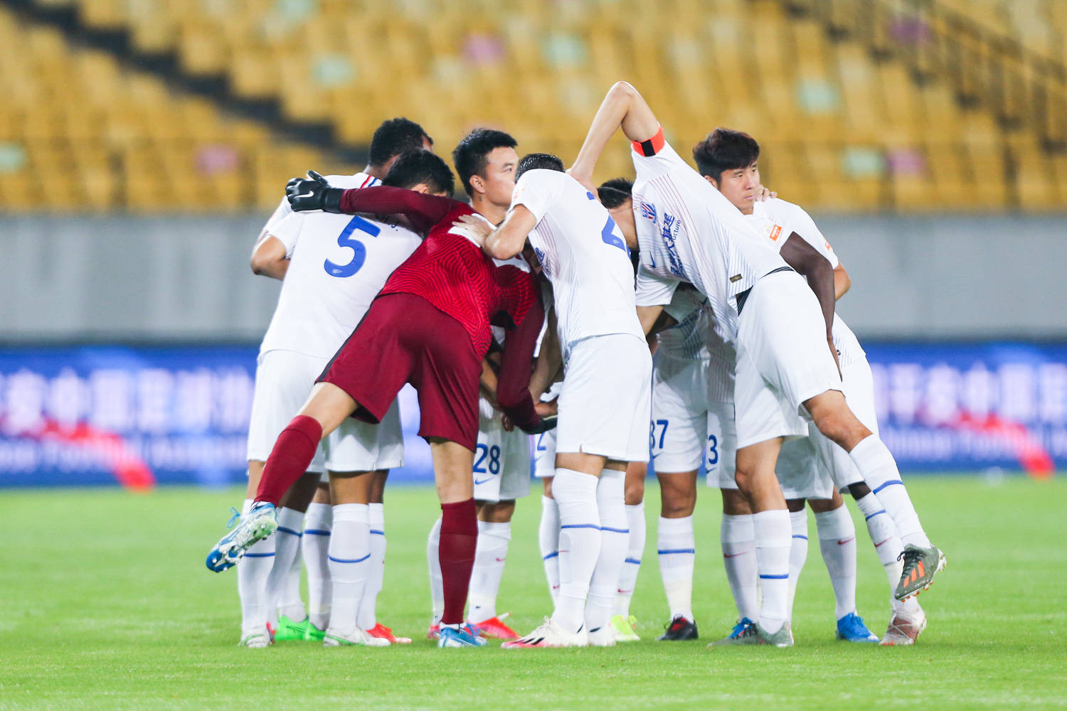 包含北京国安国际比赛日复出首秀，志在社区盾名次提升，媒体盛赞，阵容厚度经受考验的词条