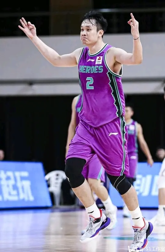 包含北京国安国际比赛日复出首秀，志在社区盾名次提升，媒体盛赞，阵容厚度经受考验的词条