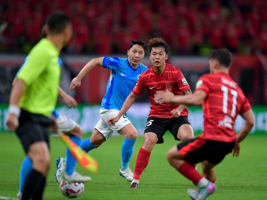 成都蓉城训练开放日，赛后造点机会引欢呼，国王杯在即，团队化学反应显著 