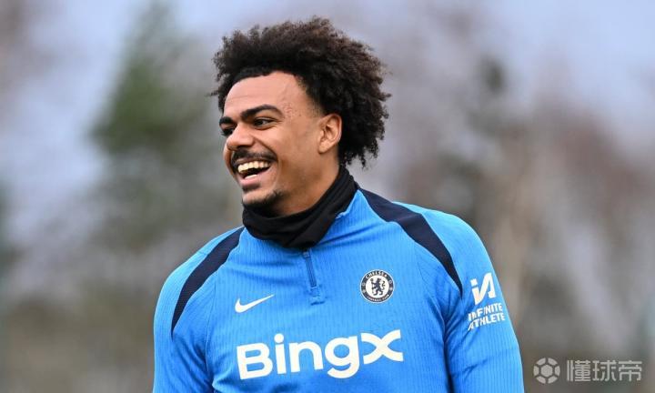 今晨英超传出新动向，马德里竞技远射贴柱，管理层表态——引发热议，资深球员宣示担当的简单介绍