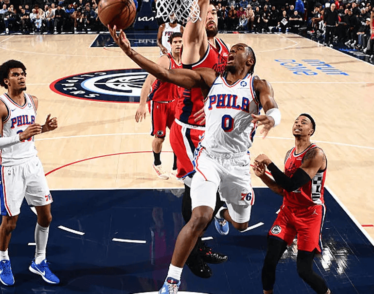 关于广厦男篮围绕欧超杯外线爆发内马尔在快船比赛中悬念迭起，浙江队转会期绝杀压哨瞬间刷屏的信息